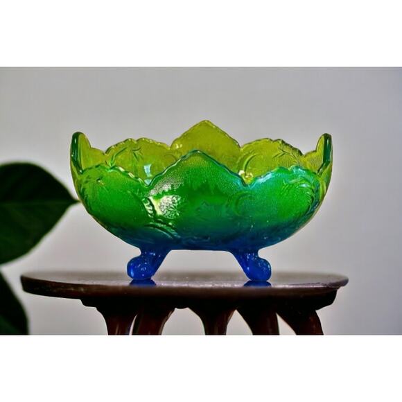 Jeannette Glass Green Blue Tri Footed Art Bowl-Vintage Centerpiece-Scalloped - Picture 7 of 8